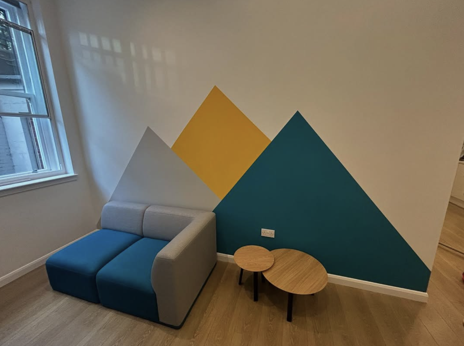 Geometric feature wall in a commercial space